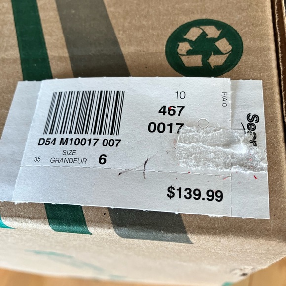 Ladies cute Ankle boots by Martino Canada Size 6 like new in original box - Picture 5 of 8